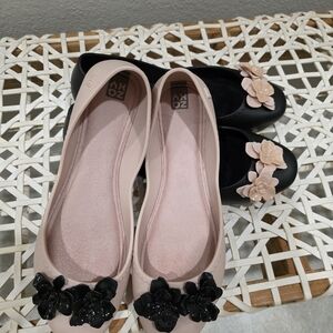 Zaxy Women's Pink and Black Floral Flats